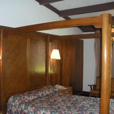 Kings Inn Cleveland Стронгзвіль Екстер'єр фото