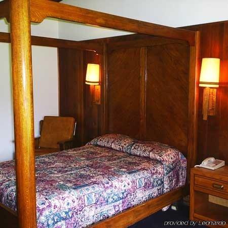 Kings Inn Cleveland Стронгзвіль Номер фото