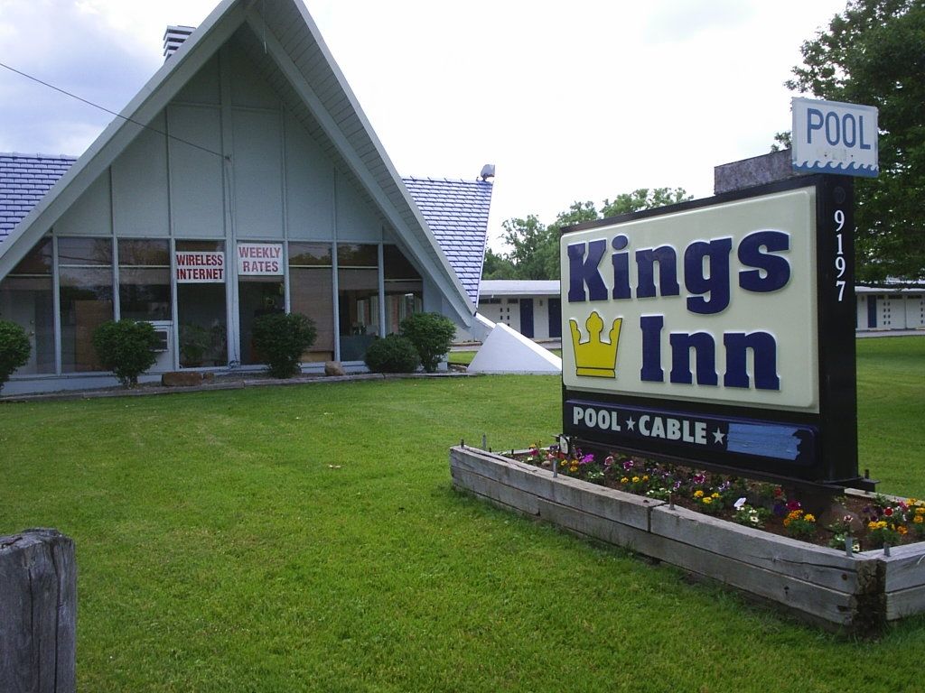 Kings Inn Cleveland Стронгзвіль Екстер'єр фото