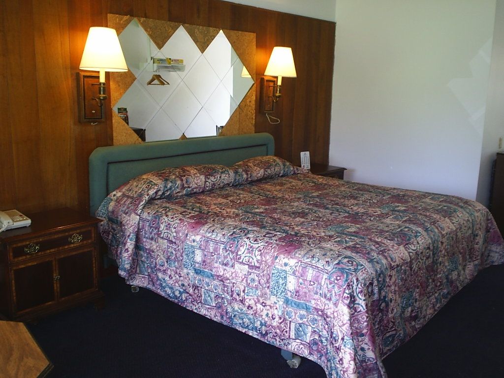 Kings Inn Cleveland Стронгзвіль Номер фото