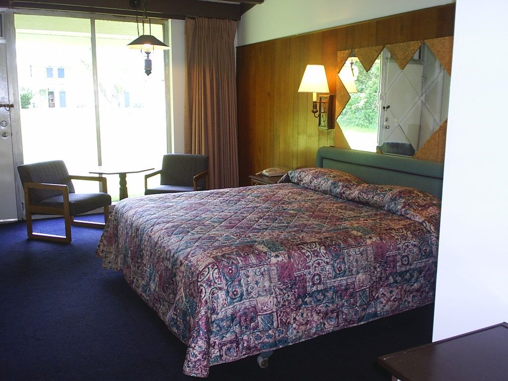 Kings Inn Cleveland Стронгзвіль Номер фото