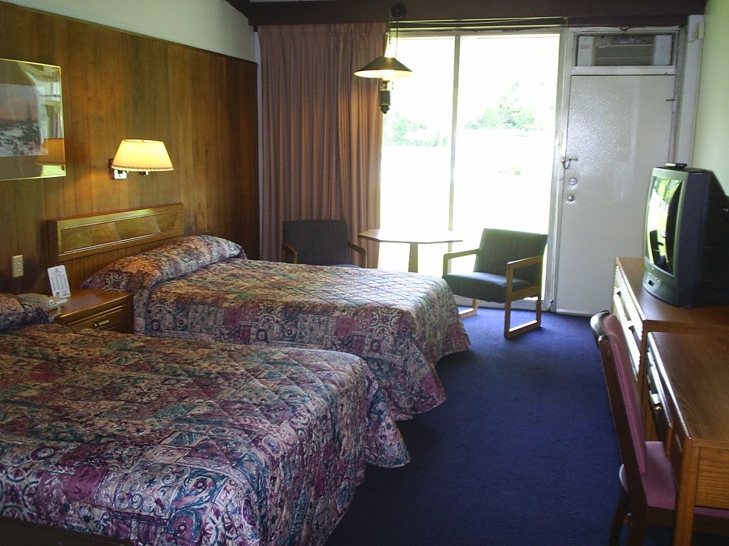 Kings Inn Cleveland Стронгзвіль Номер фото