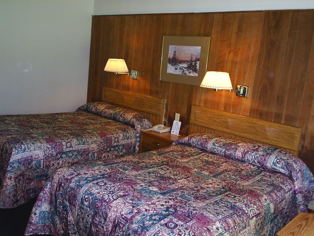 Kings Inn Cleveland Стронгзвіль Номер фото