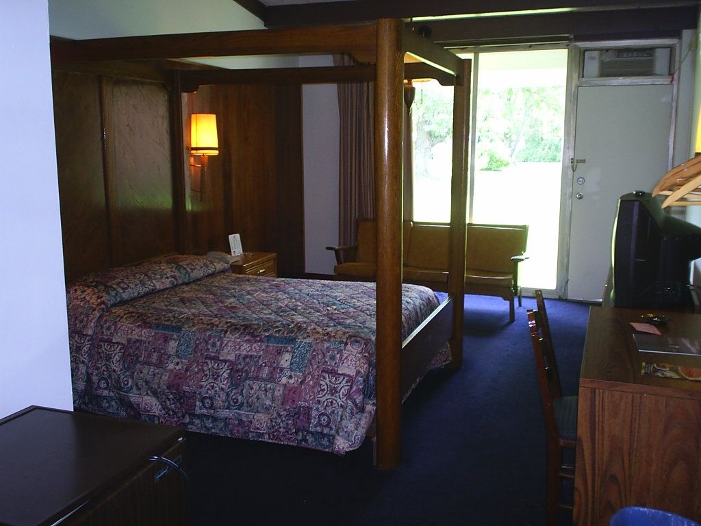 Kings Inn Cleveland Стронгзвіль Номер фото