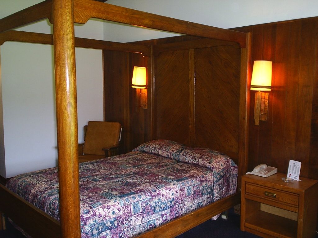 Kings Inn Cleveland Стронгзвіль Номер фото
