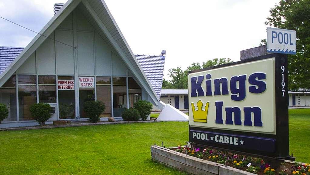 Kings Inn Cleveland Стронгзвіль Екстер'єр фото