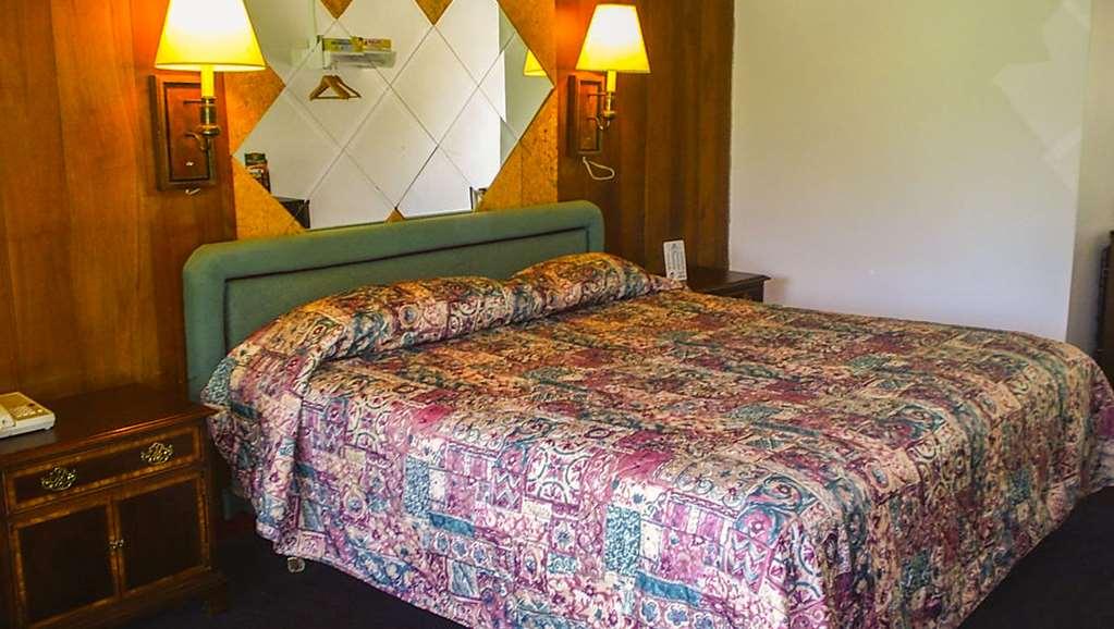 Kings Inn Cleveland Стронгзвіль Номер фото